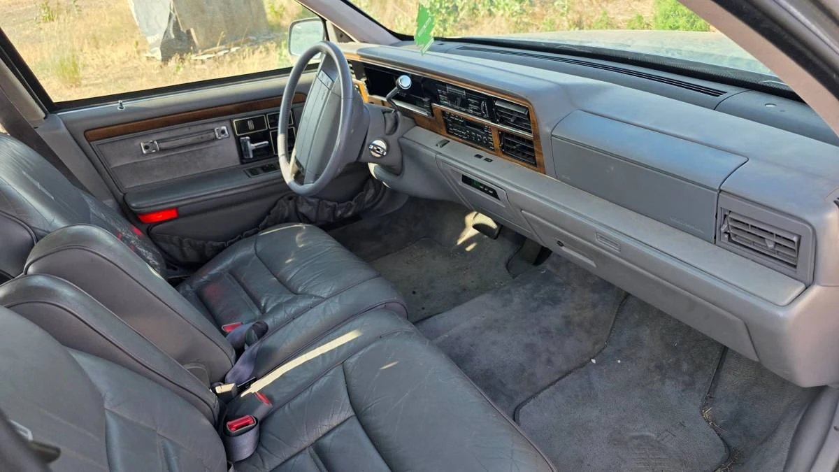 1993 Lincoln Continental 8th Gen - Image 5 of 9
