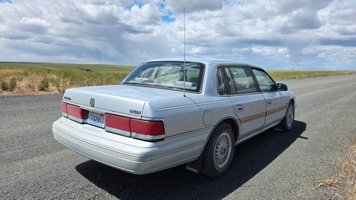 1993 Lincoln Continental 8th Gen - Image 2 of 9