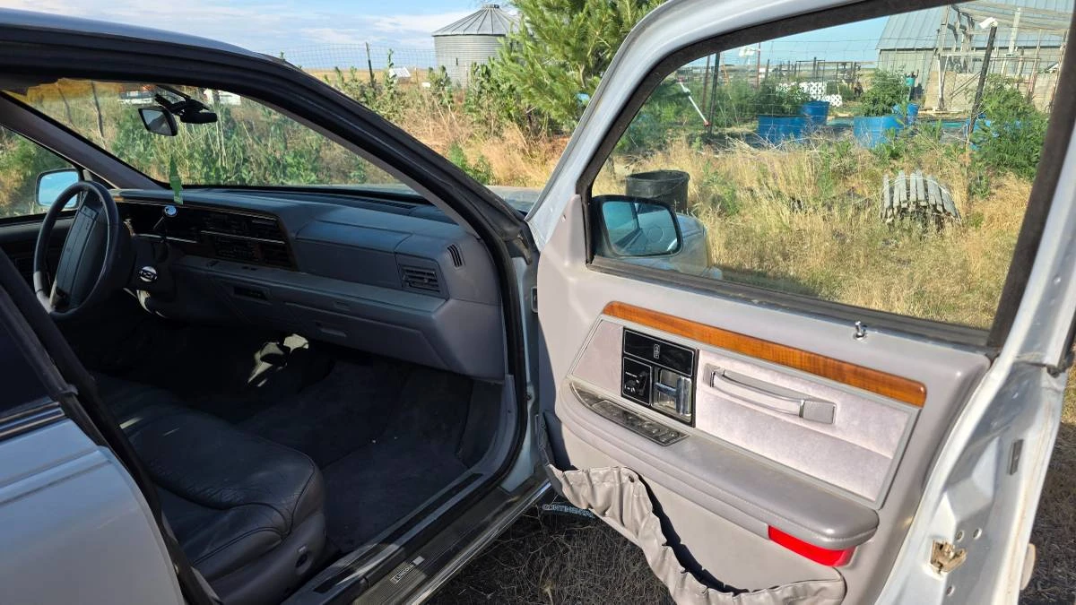 1993 Lincoln Continental 8th Gen - Image 6 of 9