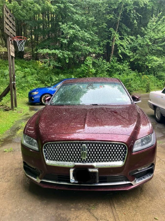 2019 Lincoln Continental 10th Gen - Image 2 of 11