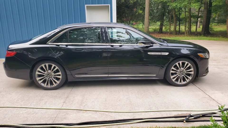 Lincoln Continental 10th Gen - Image 3 of 9