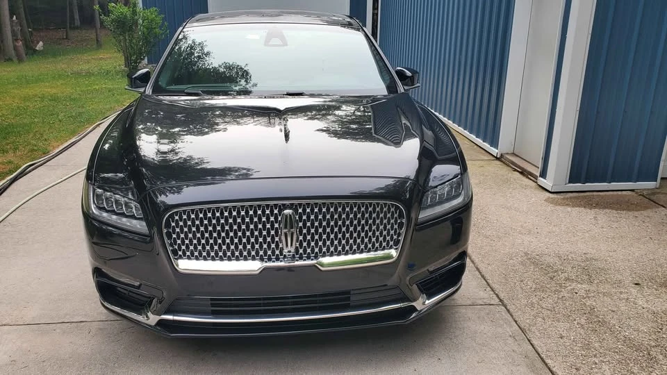 Lincoln Continental 10th Gen - Image 2 of 9