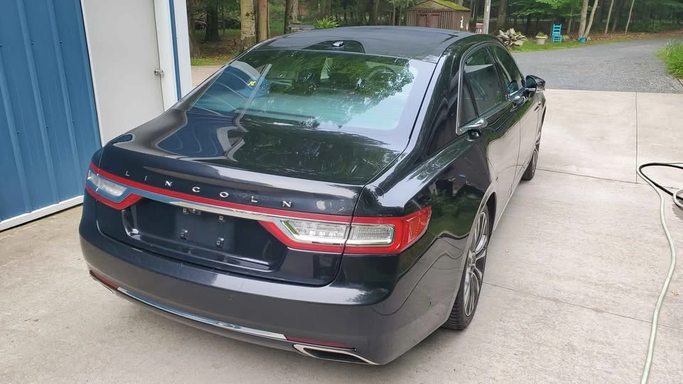 Lincoln Continental 10th Gen - Image 4 of 9