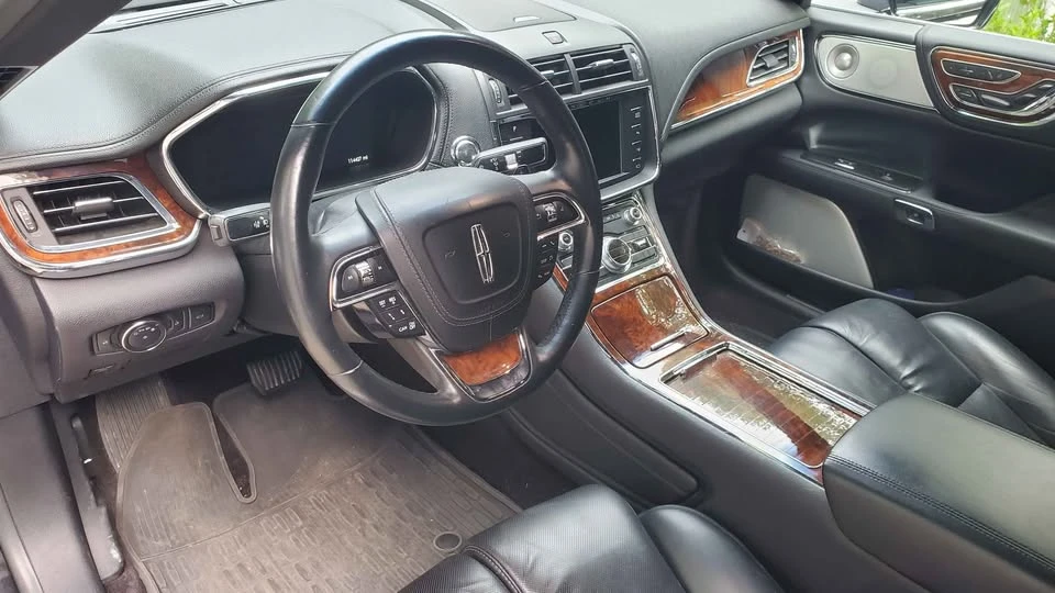 Lincoln Continental 10th Gen - Image 6 of 9