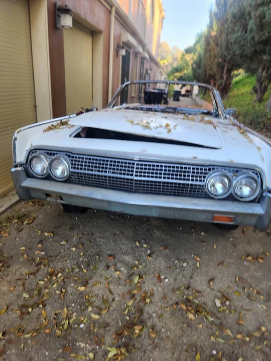 Lincoln Continental - Image 7 of 10