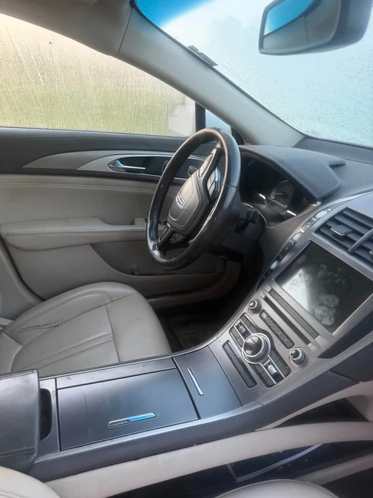 Lincoln MKZ - Image 4 of 8