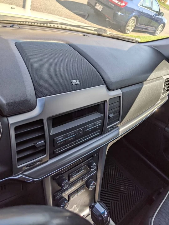 2011 Lincoln MKZ - Image 9 of 10