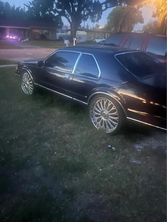 Lincoln Continental Mark VII - Image 3 of 10