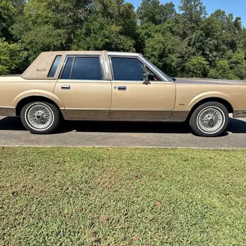 1986 Lincoln Town Car Signature Series