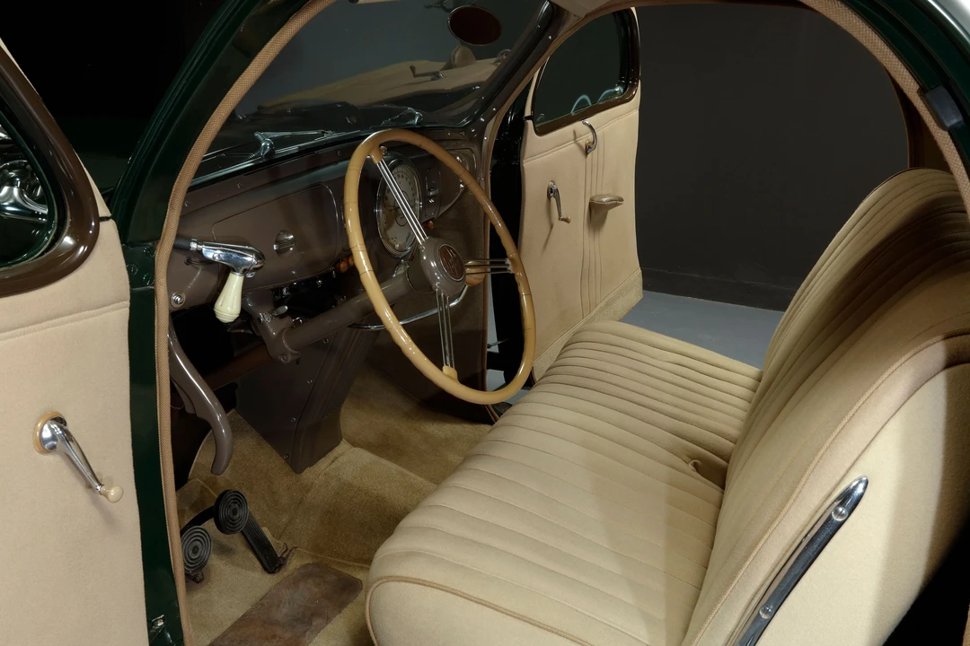 Lincoln Zephyr - Image 8 of 13