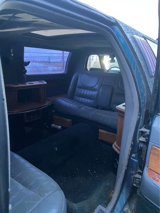 Lincoln Town Car - Image 2 of 2