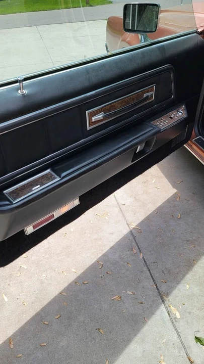 Lincoln Continental Mark IV - Image 9 of 10