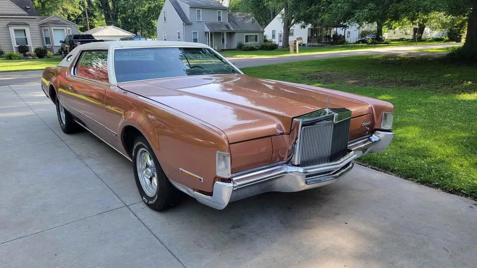 Lincoln Continental Mark IV - Image 3 of 10
