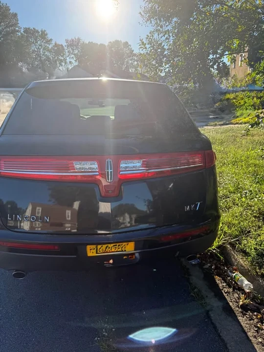 2013 Lincoln MKT - Image 2 of 9