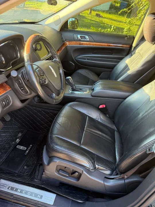 2013 Lincoln MKT - Image 3 of 9