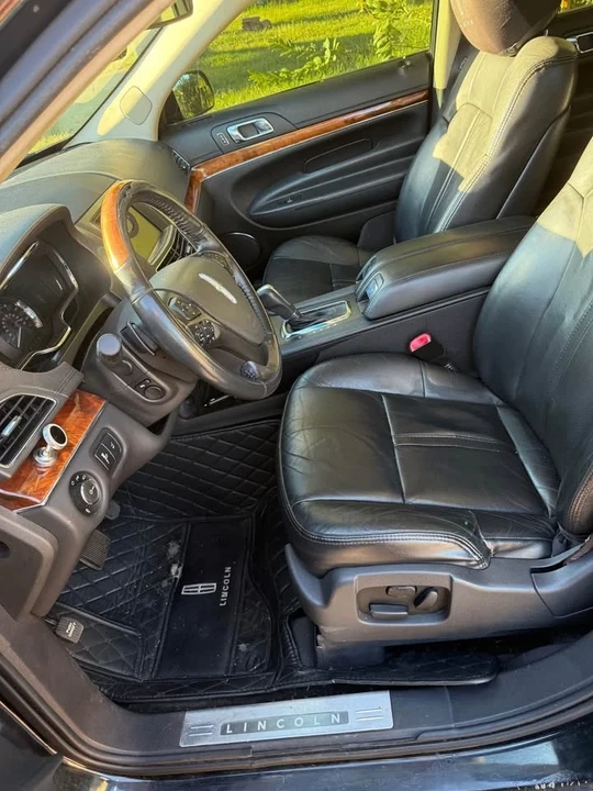 2013 Lincoln MKT - Image 4 of 9