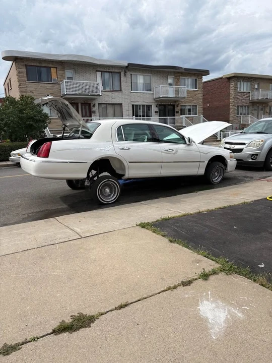1999 Lincoln Town Car - Image 5 of 10