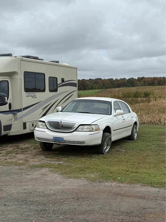 1999 Lincoln Town Car - Image 4 of 10