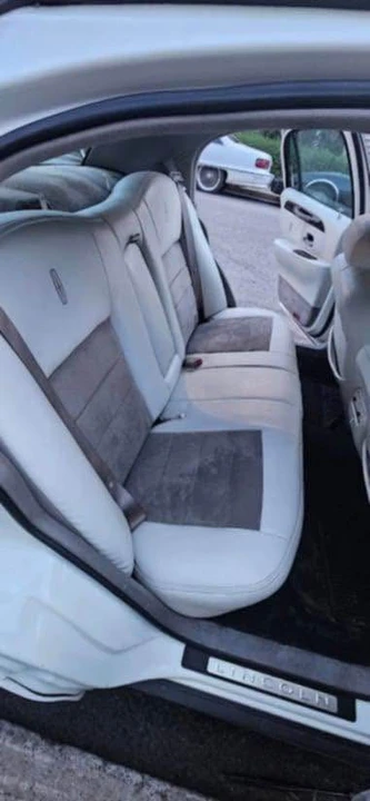 1999 Lincoln Town Car - Image 9 of 10