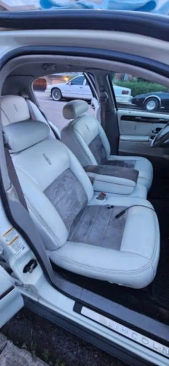 1999 Lincoln Town Car - Image 8 of 10