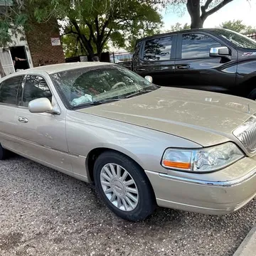 2005 Lincoln Town Car Signature