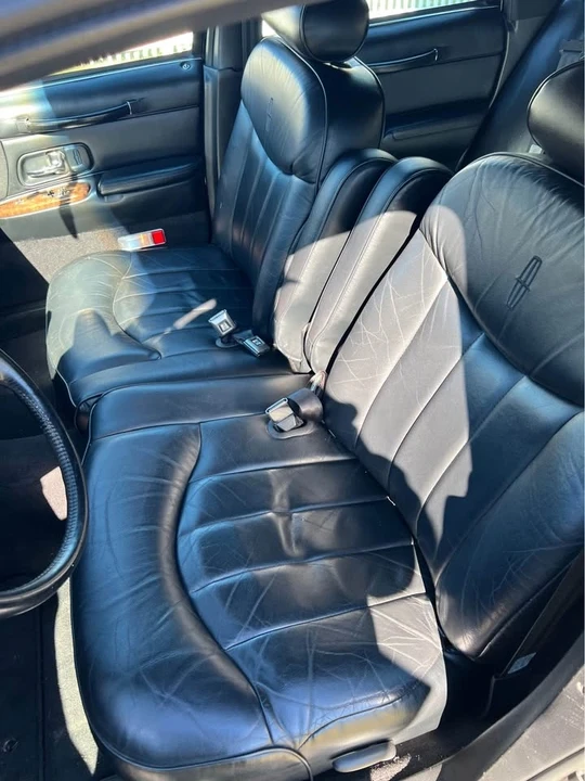 Lincoln Town Car - Image 4 of 6
