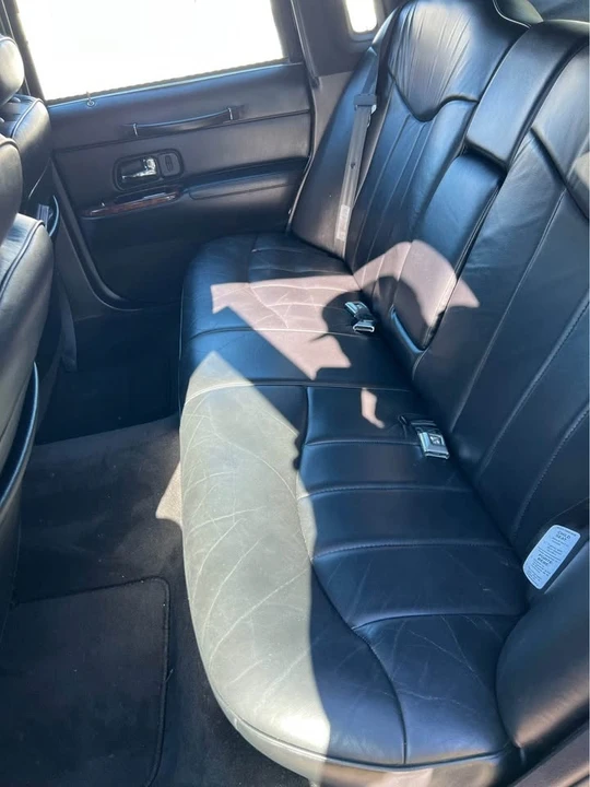 Lincoln Town Car - Image 5 of 6