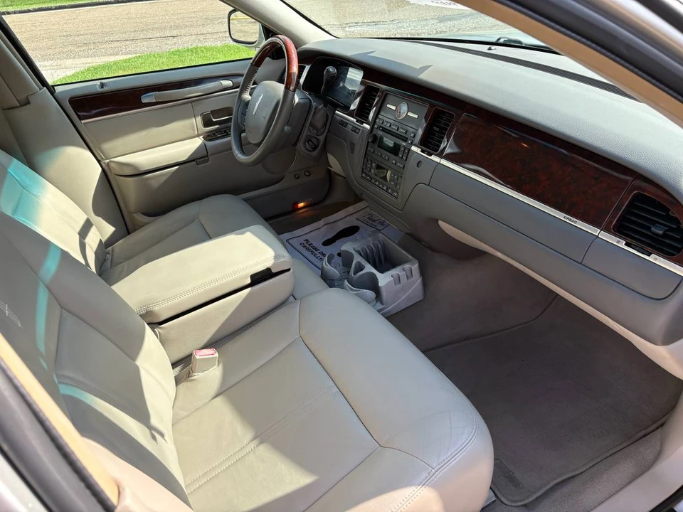 2008 Lincoln Continental - Image 5 of 8