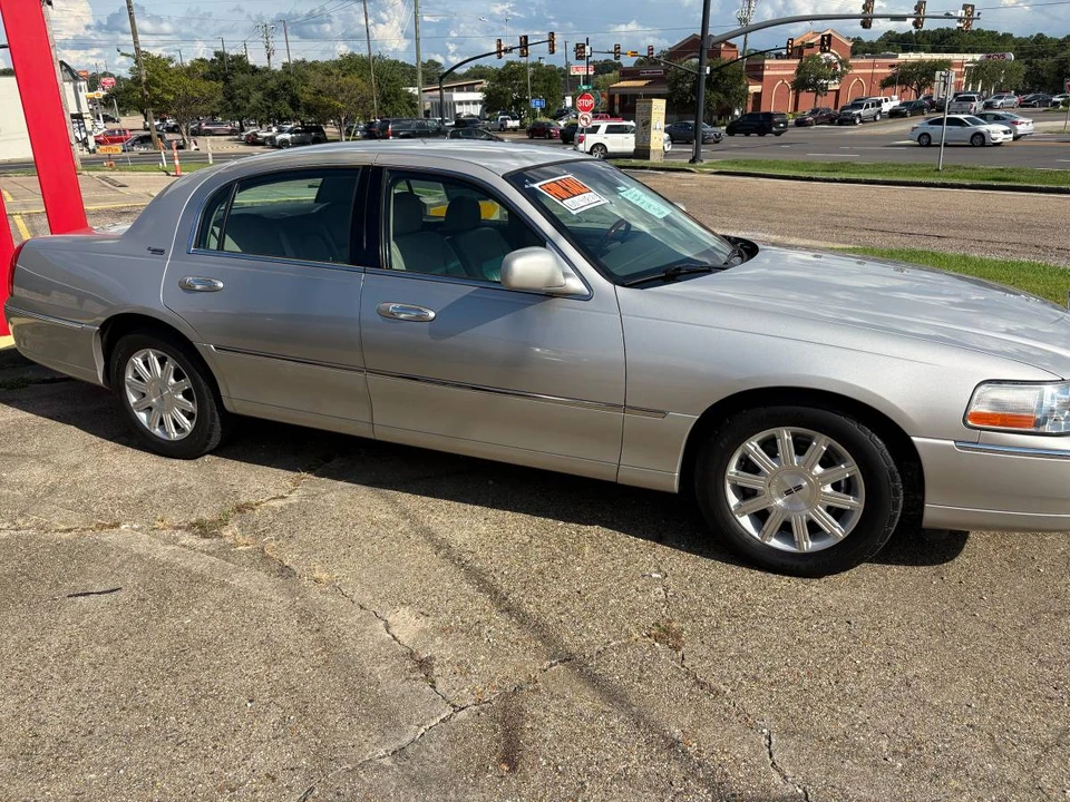 2008 Lincoln Continental - Image 3 of 8