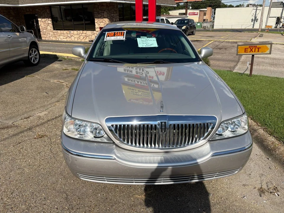 2008 Lincoln Continental - Image 2 of 8