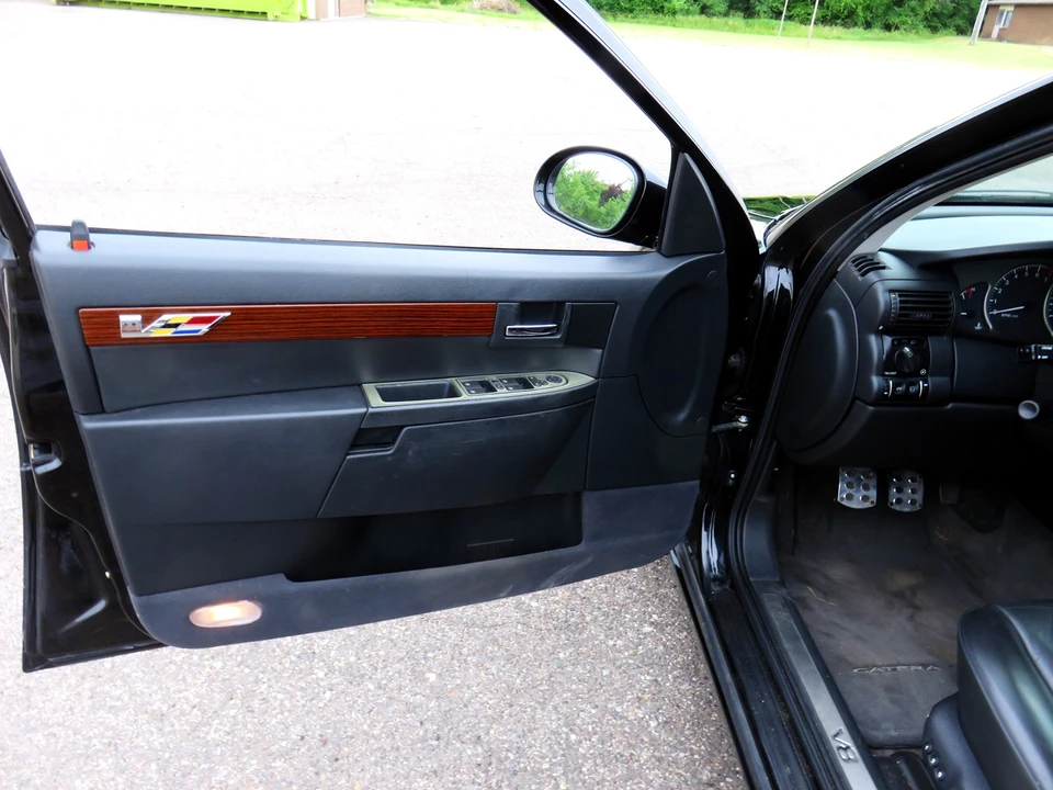 2001 Cadillac Catera - Image 28 of 31