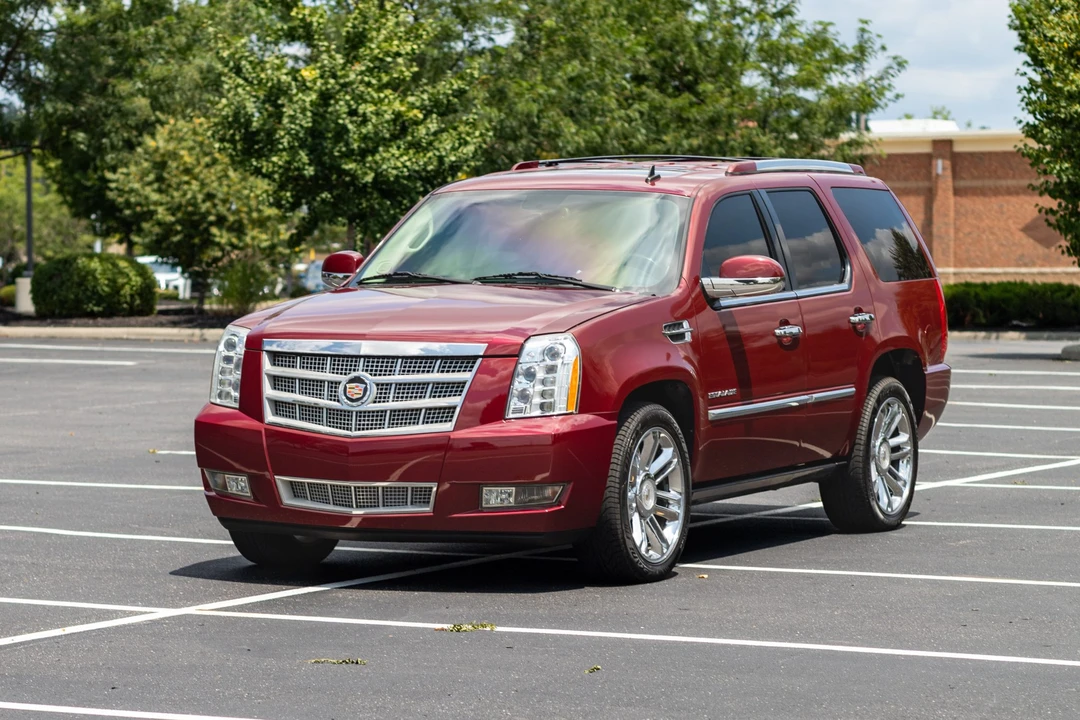 2010 Cadillac Escalade & EXT 3rd Gen - Image 2 of 31