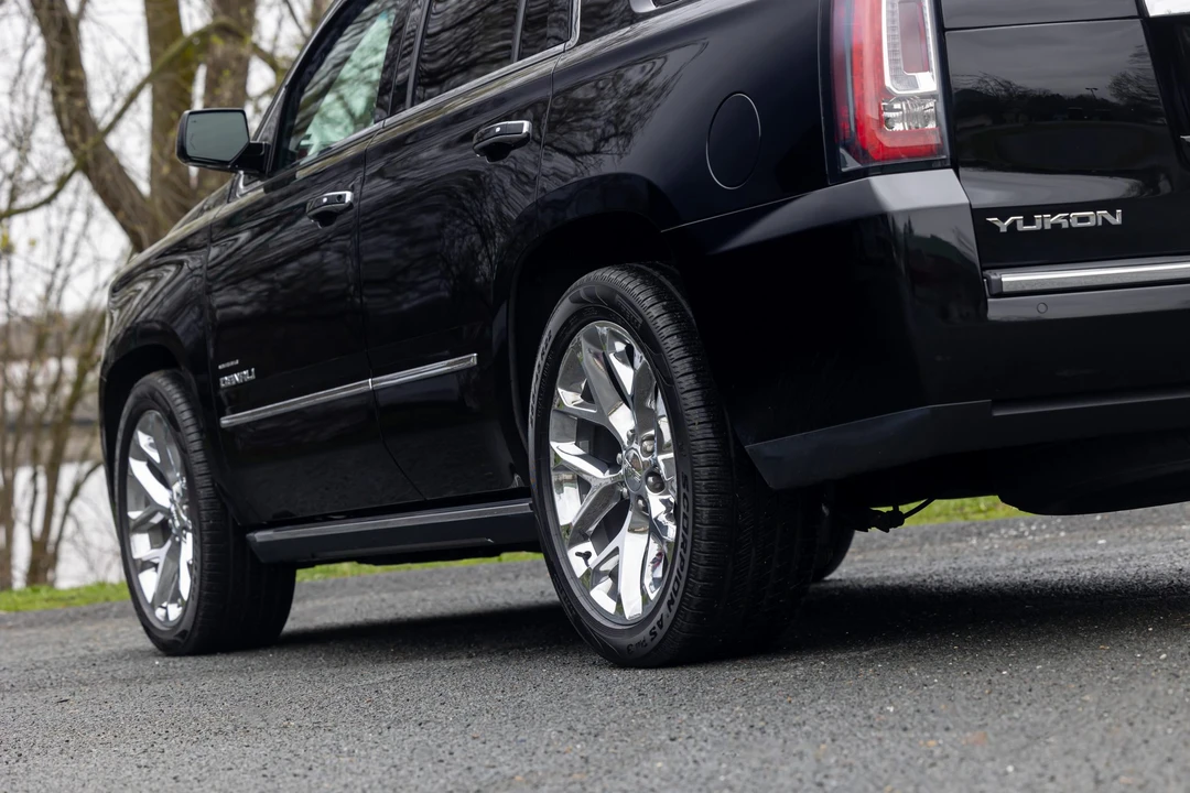 2018 GMC Yukon 4th Gen - Image 25 of 31
