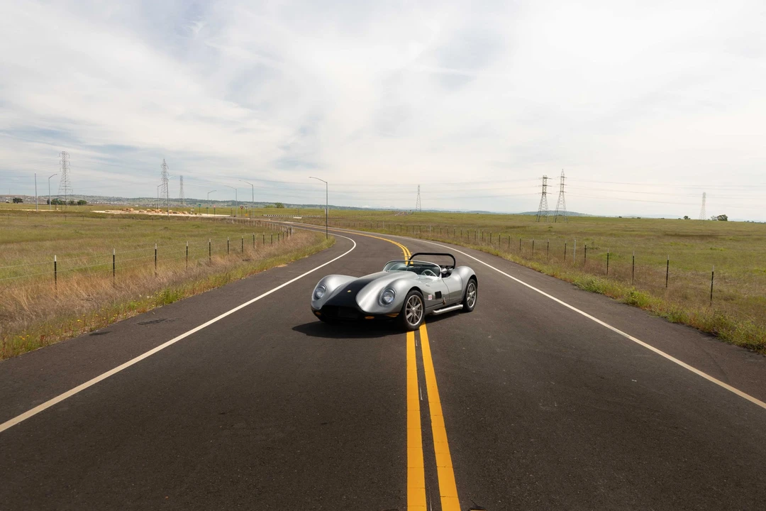 Jaguar Replica - Image 6 of 31