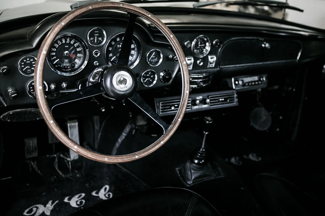 Aston Martin DB6 - Image 13 of 31