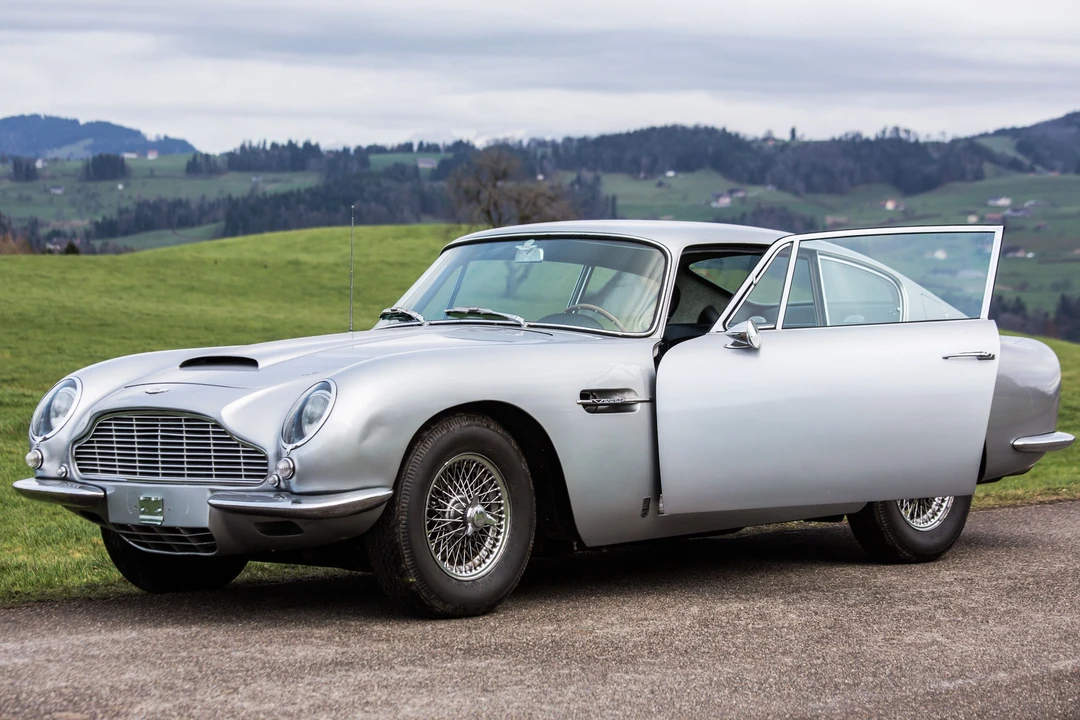 Aston Martin DB6 - Image 7 of 31