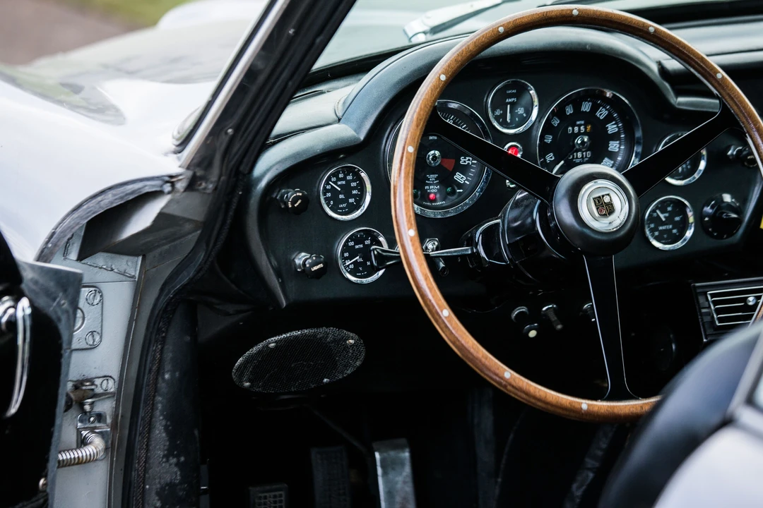 Aston Martin DB6 - Image 11 of 31