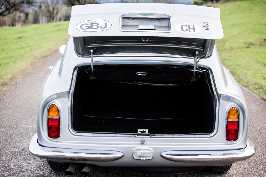 Aston Martin DB6 - Image 24 of 31