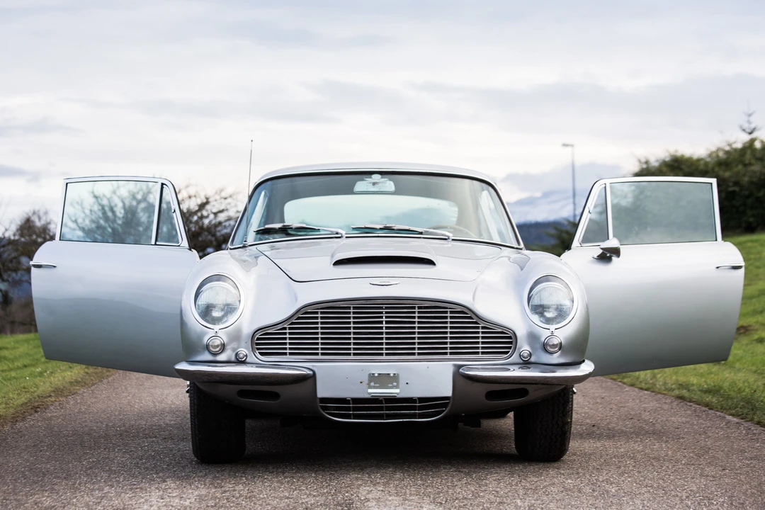 Aston Martin DB6 - Image 8 of 31