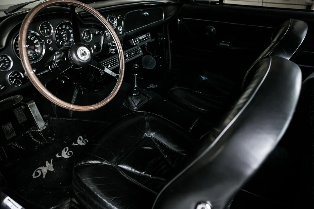 Aston Martin DB6 - Image 14 of 31