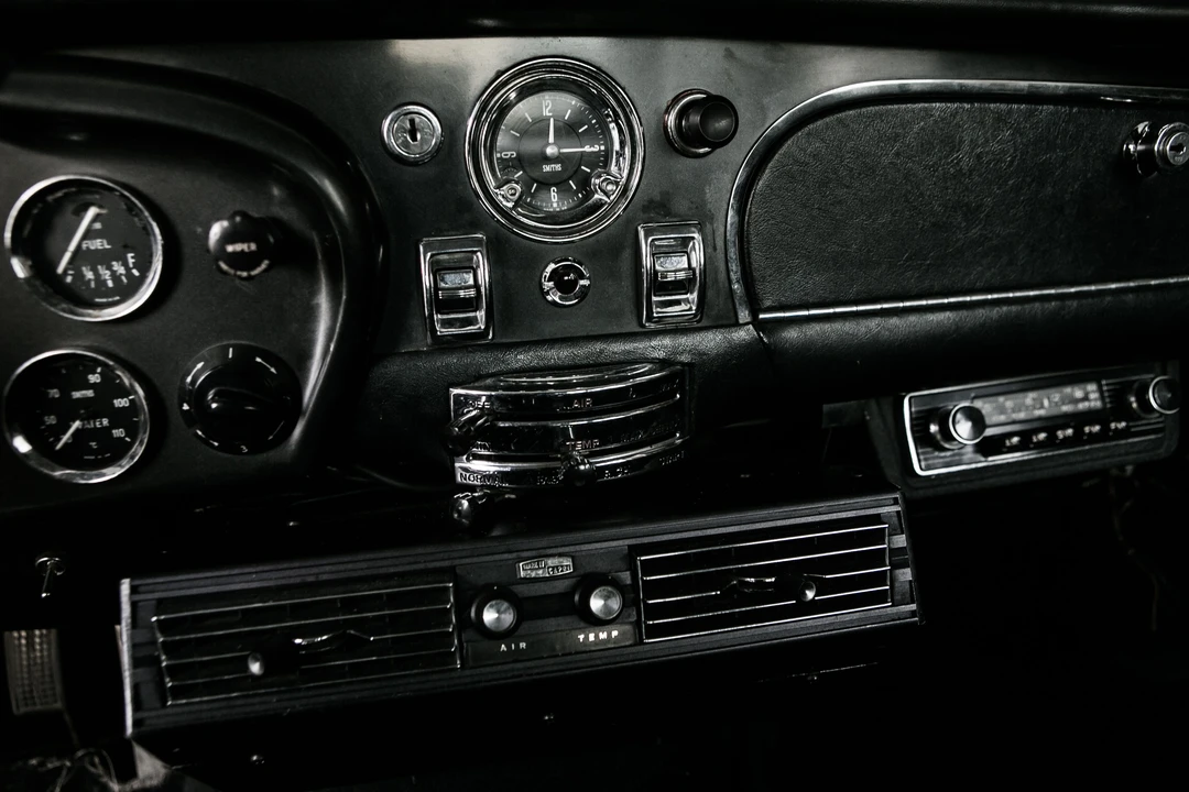 Aston Martin DB6 - Image 15 of 31