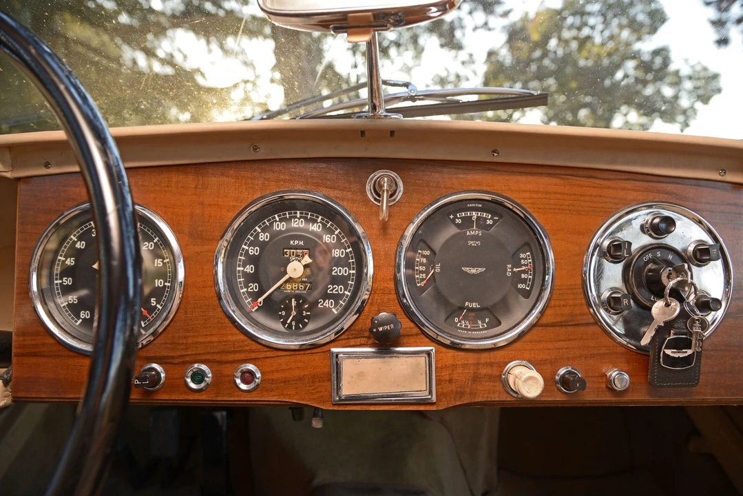 Aston Martin DB1 & DB2 & DB2/4 & DB Mark III - Image 7 of 27