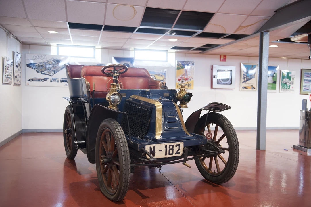 Renault - Image 30 of 31