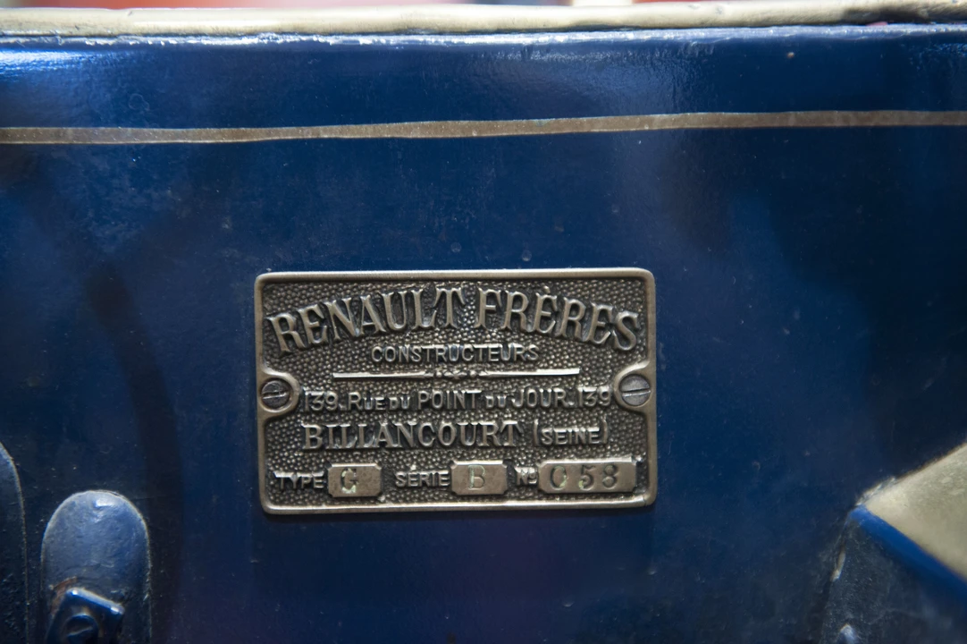 Renault - Image 4 of 31