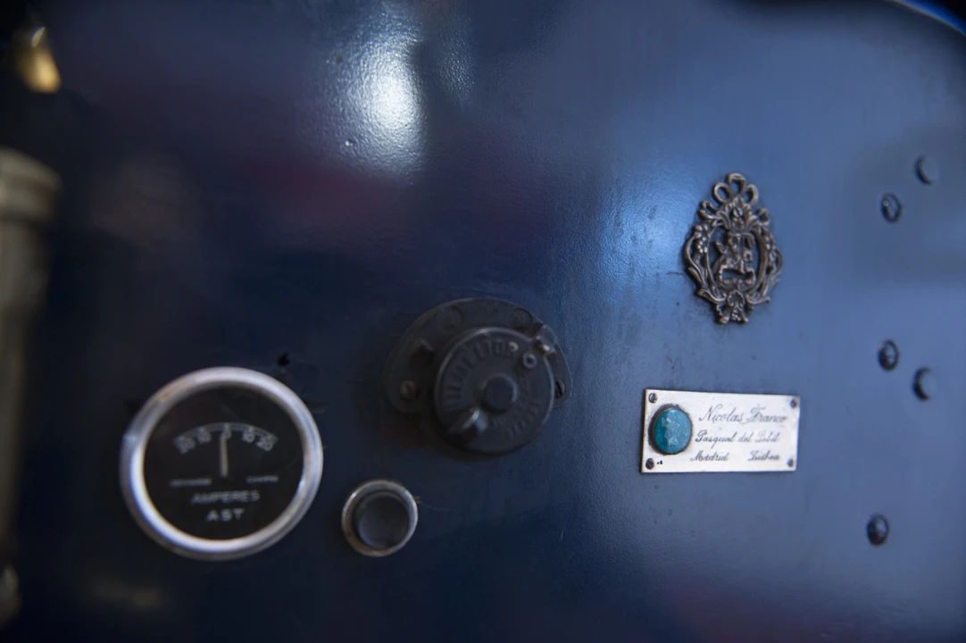 Renault - Image 6 of 31