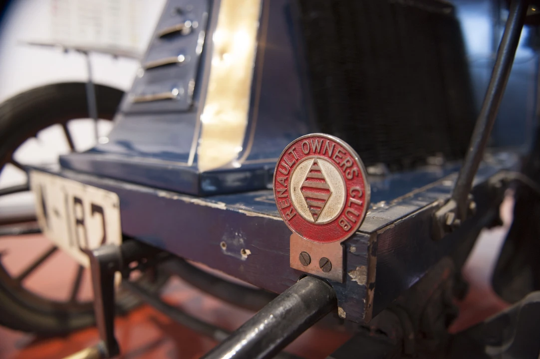 Renault - Image 20 of 31