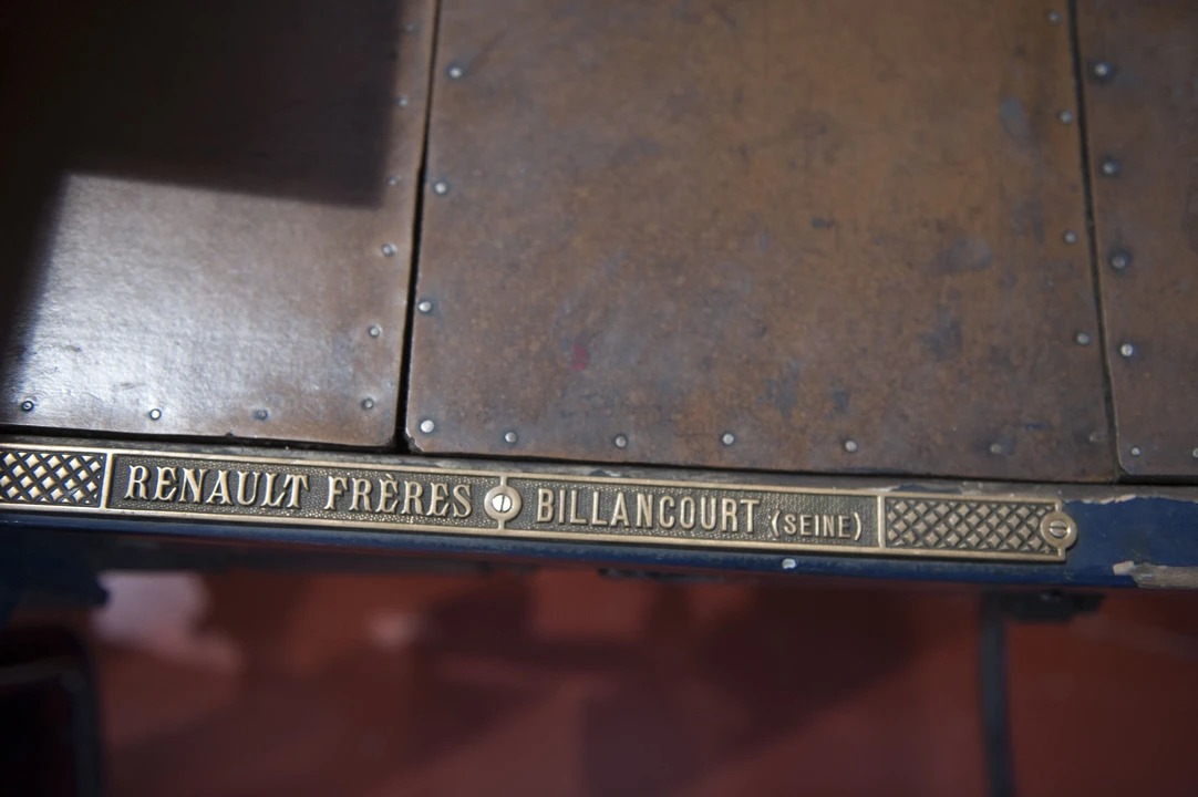 Renault - Image 8 of 31