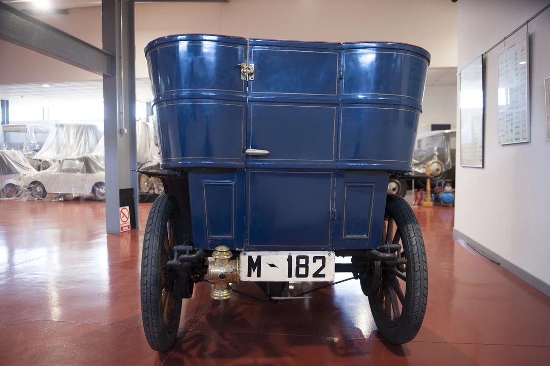 Renault - Image 29 of 31