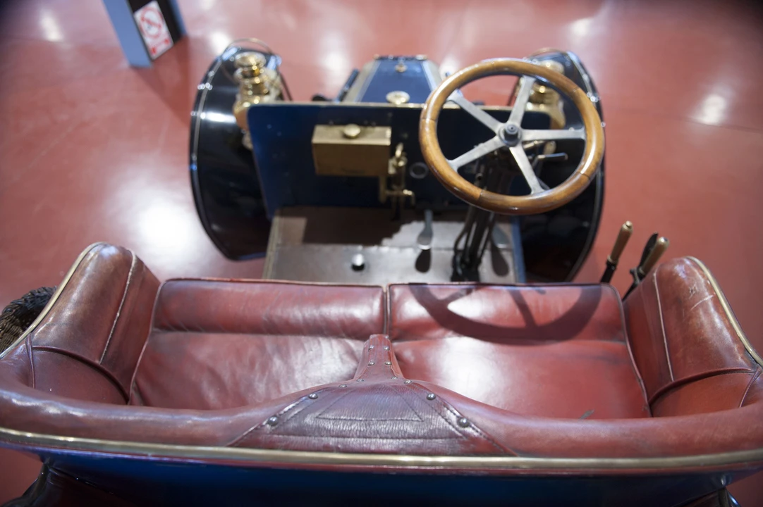 Renault - Image 10 of 31