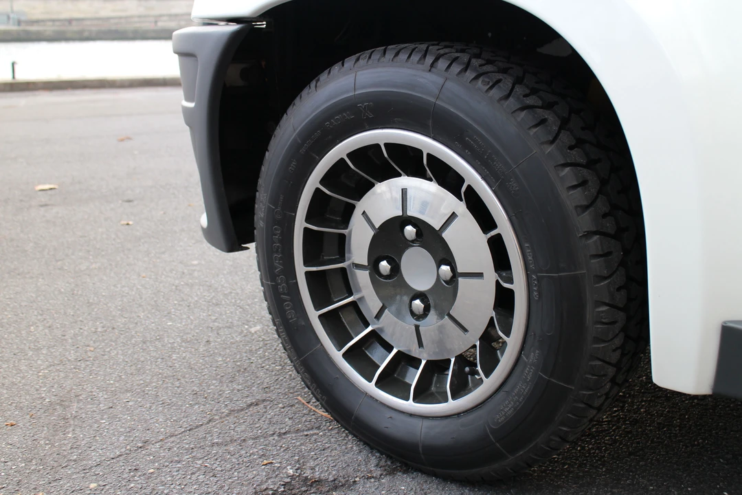 Renault 5 Turbo 2 - Image 27 of 28